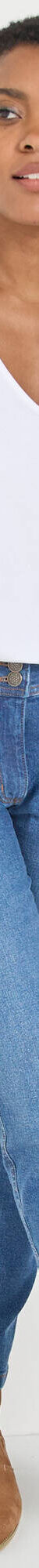 T-shirt met V-hals en lange mouwen in kant (wit) T-shirt met V-hals en lange mouwen in kant (wit)